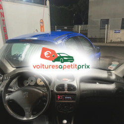 Voiture d'occasion année 2002 200000 km Essence à Perpignan à petit prix